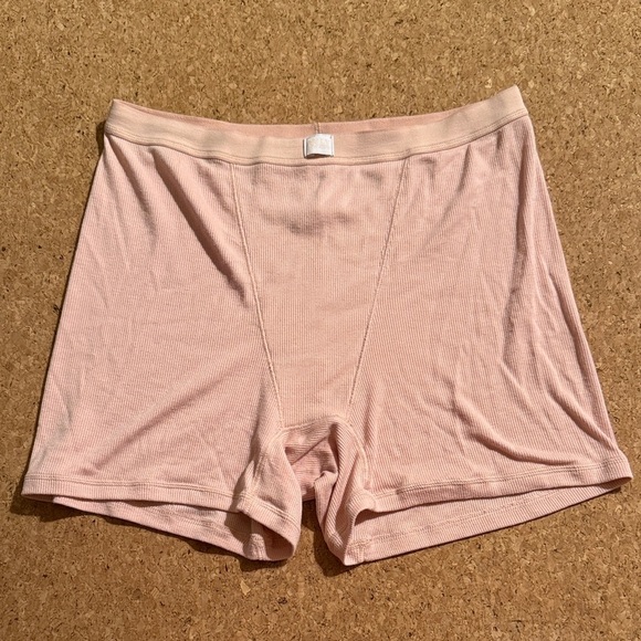 Old Navy Women’s Pink Boxer Briefs Shorts size medium - Picture 1 of 2